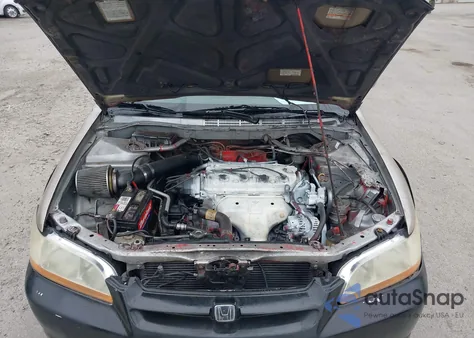 2000 Honda Accord 2.3 Lx z USA, uszkodzony, nr VIN 1HGCG6650YA134934